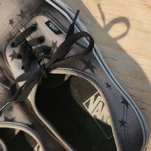 Vans - Picture 1 of 7